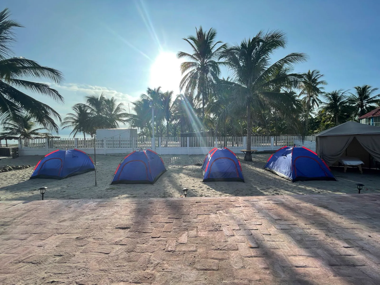 Área de camping de Coco Beach junto al mar