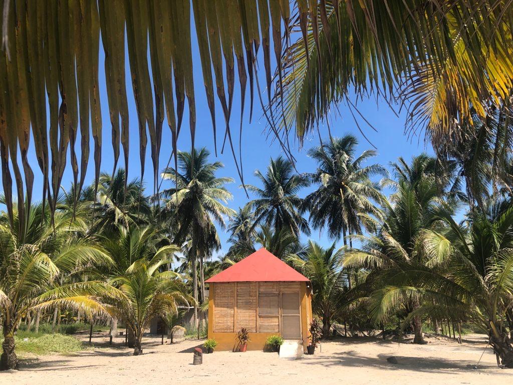 Cabaña de madera de Coco Beach